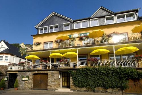 Burg Hotel | Hotel Weinhaus Moselblick
