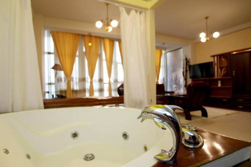 Kolovicë Hotel | Hotel Xhema
