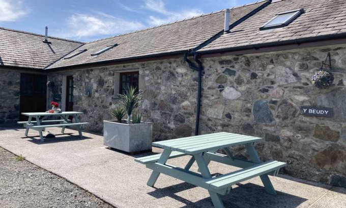 Brynrefail House | House ∙ 2 bedrooms ∙ 4 guests