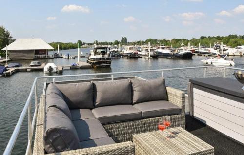 Heugum Boat Rental | House Boat Athene