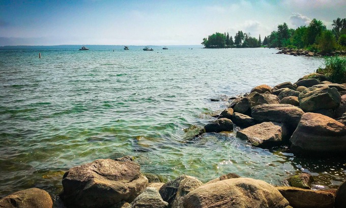 Alcona House | House by Lake Simcoe beach