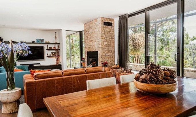 Thong Krut Villa | House by the hill