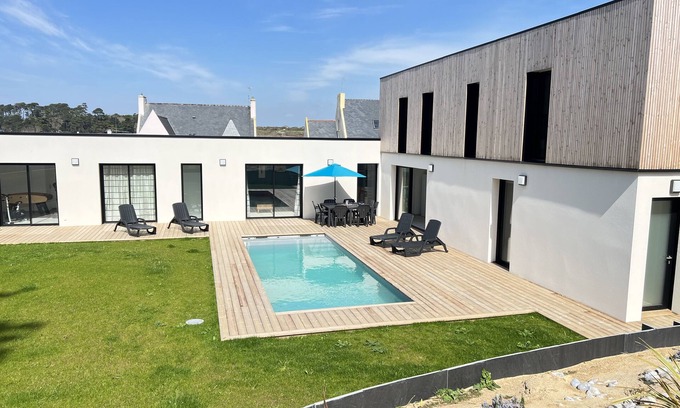 Le Conquet House | House for 7 people with private pool near the sea and shops