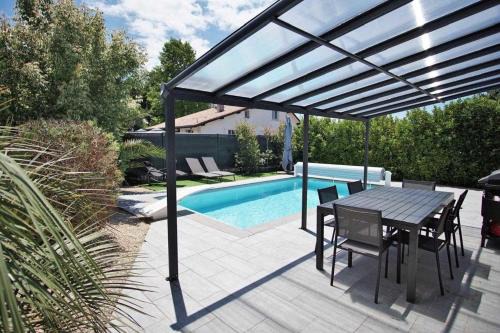 Leon House | House for 8 with private pool