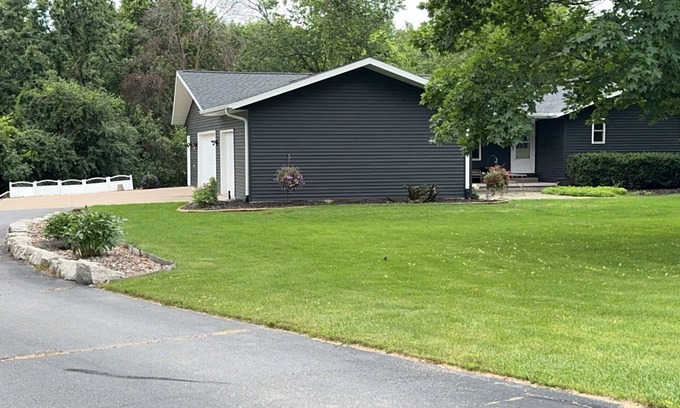 Hobart House | House for NFL Draft nGreen Bay