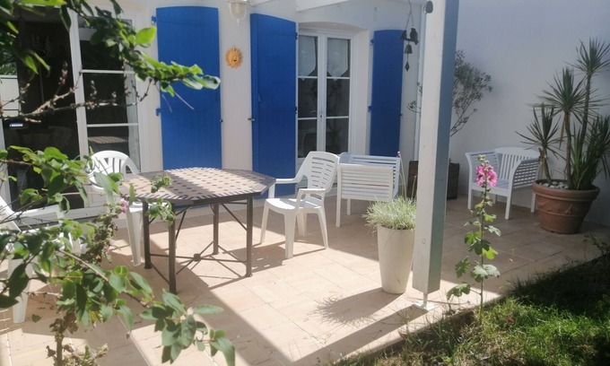 Perigny House | House in enclosed garden with patio 5 km from La Rochelle