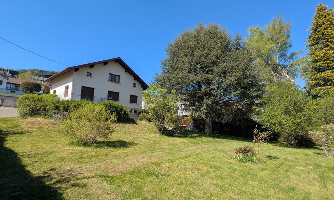 Gerardmer Cottage | House in Gérardmer with mountain view, garage and garden