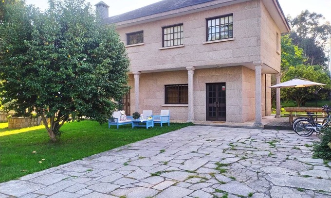 Sanxenxo Ski Chalet | House in Sanxenxo with swimming pool, ideal for families.