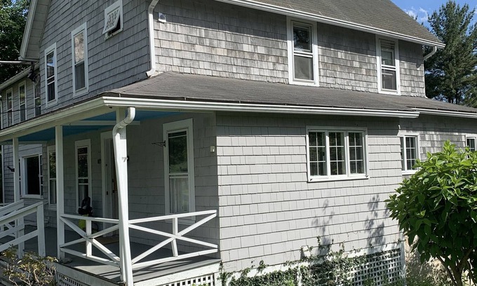 Lakeville House | House in the center of Lakeville.
