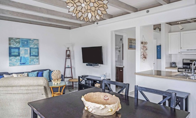 Napeague Apartment | House in the Great Western 2BR w/PKG | Tennis+WiFi