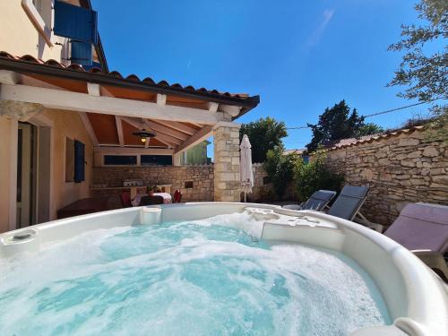 Valtura House | House Kavran 1186