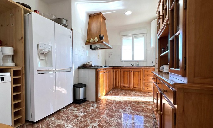 Sant Miquel de Fluvia Ski Chalet | House La Baraka - swimming pool, barbecue, airconditioning, wifi, independent studio.