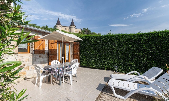 Chambonas House | House 'Les Sources Gîte La Remise' with Shared Pool, Private Terrace and Air Conditioning