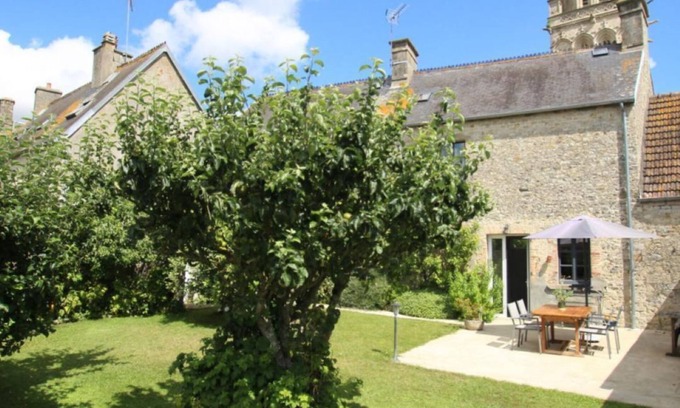 Sainte-Marie-du-Mont House | House located on the charming central square of the village of Sainte-Marie-du-Mont