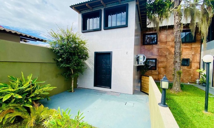 Carianos House | House near Floripa airport, with pool table and quiet neighborhood