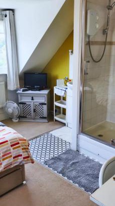 North Moreton House | House on the Corner B&B