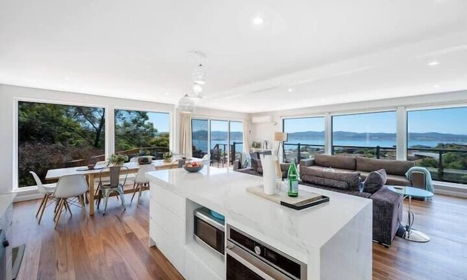 Sandy Bay House | House on the Hill with a View – Sleeps 12, 3 Bath