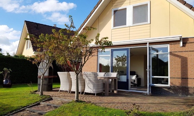 Medemblik House | House on the Zuiderzee beach, vacation home right on the water with Wifi