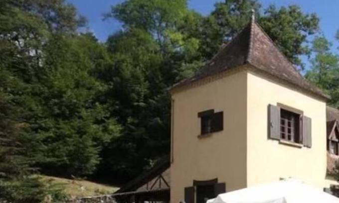 Vezac Villa | House rental w/pool, Jacuzzi, sauna in the Périgord Noir, 5 km away from Sarlat