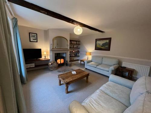 Caldbeck House | House - Sleeps 10 Pet friendly & Parking