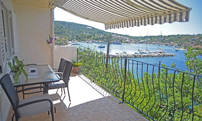 Veliki Drvenik House | House VERONIKA,sea views, charming terrace,tranquility and natural beauty.