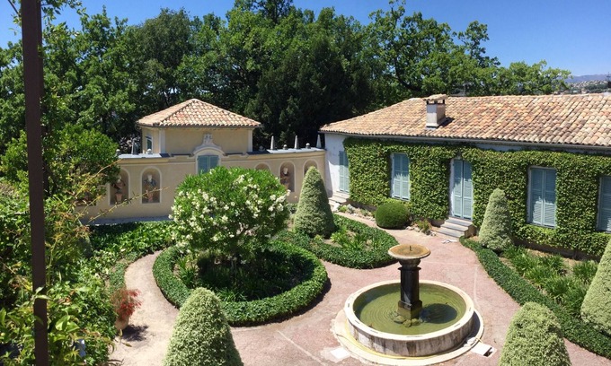 Gairaut Villa | House with character with outstanding views. 5 to 9 persons
