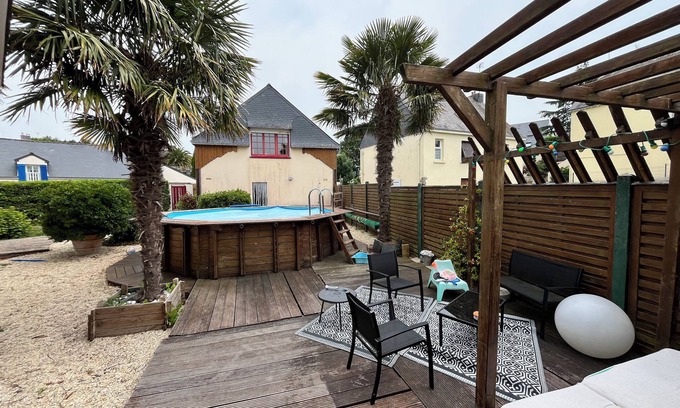 Billiers House | House with garden, pool and spa in a coastal village