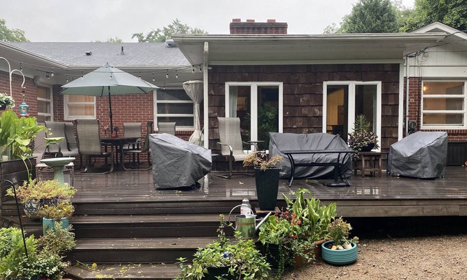 Charlotte House | House with great fenced-in backyard, beautiful garden & comfy beds!