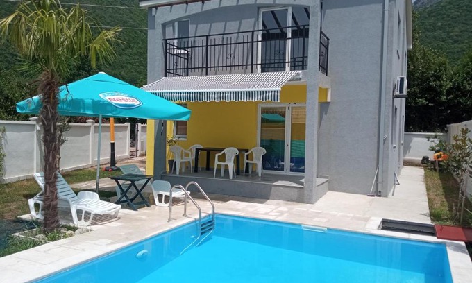 Herceg Novi Municipality Villa | House with pool - Mitrovic