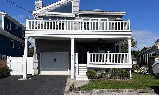 Aquebogue House | House with private beach - Minutes from Long Islands famous vineyards.