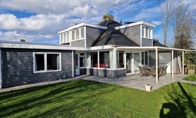 Stavenisse House | House Zeeland am Deich - NEW modernized, oasis of relaxation
