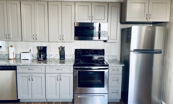 Venice Boat Rental | Houseboat at Venice Marina (Front Row View) w/Ice Machine