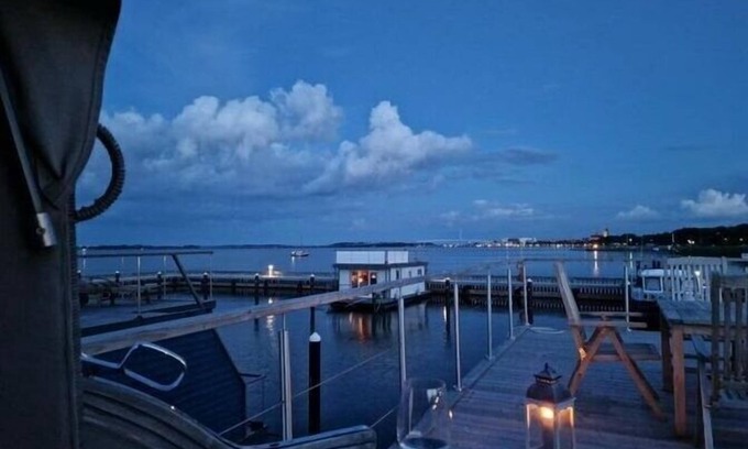 Knieper Nord Boat Rental | Houseboat Liliput Comfortable holiday residence