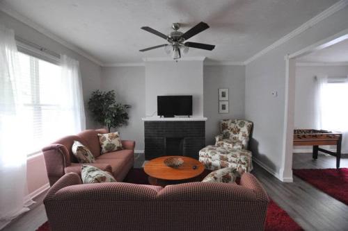 West Columbus House | Housepitality - Franklinton Manor - Spacious