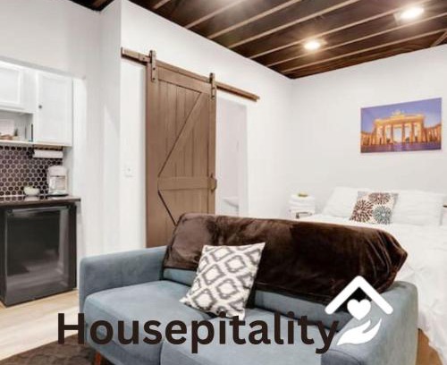 German Village Apartment | Housepitality - The Brandenburg Suite - Efficiency