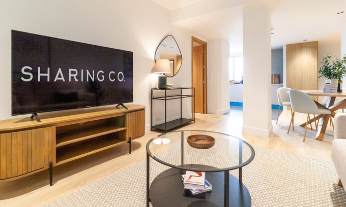 Nueva Espana Apartment | Housing Castellana XX by Sharing Co