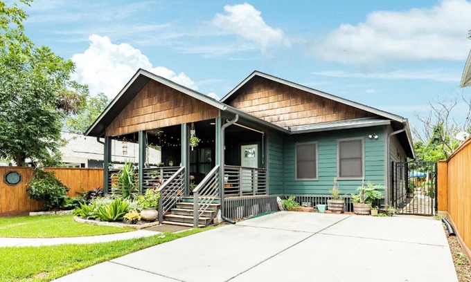 Greater East End House | Houston Haven