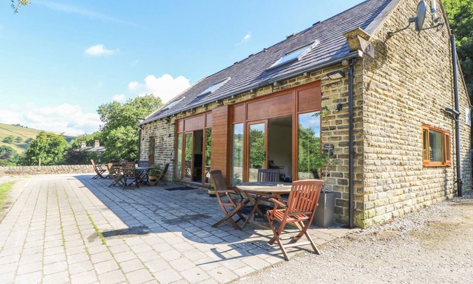 Cragg Vale Cottage | HOVE WOOD VIEW, pet friendly, with a garden in Cragg Vale
