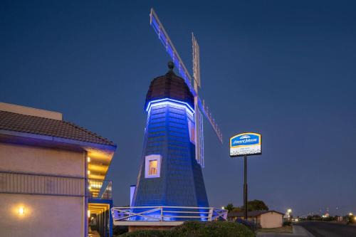 Ceres Hotel | Howard Johnson by Wyndham Modesto Ceres
