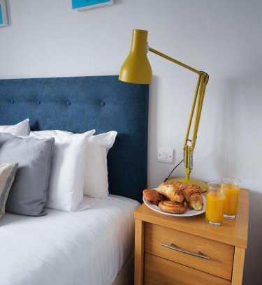 Rushmoor District Apartment | HQ Aparthotel Farnborough