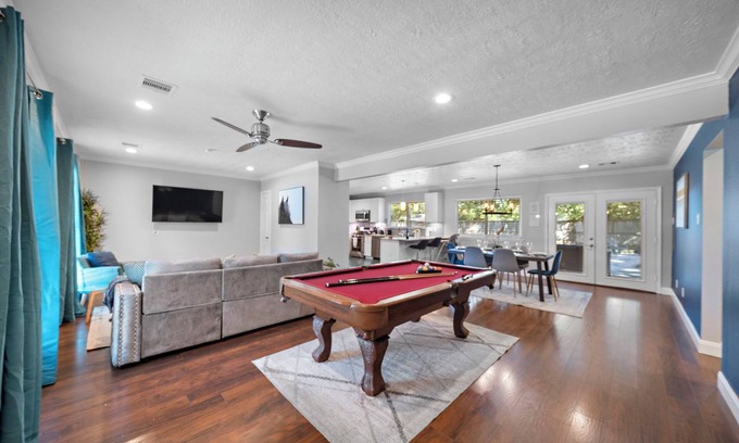 Willow Meadows/Willowbend Area House | Htown Home Near NRG, Med Center | BBQ Yard Games