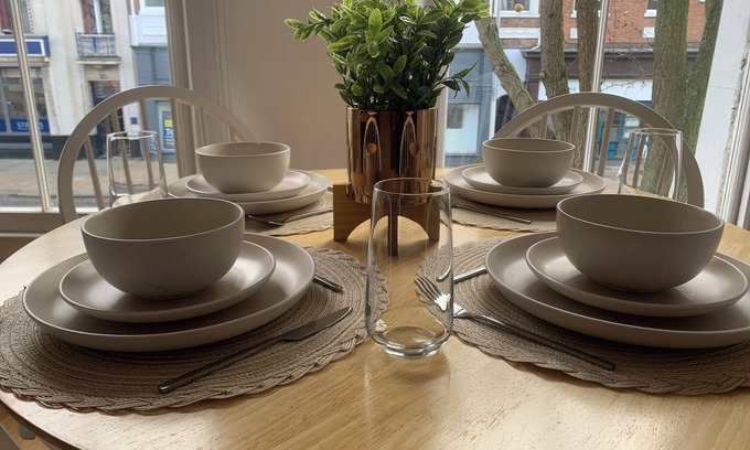 Hull Old Town Apartment | HU1 Triplex City Centre Gem sleeps 6 H7
