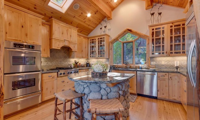 Ridgewood House | Huckleberry Haven - Luxury Lake View 4BR in North Lake with Private Hot Tub