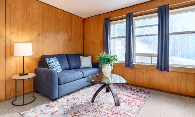 Harvie Heights Apartment | Huckleberry Lodge Mountain Getaway Near Banff!