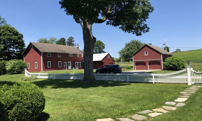 Pine Plains House | Hudson Valley - Picardy Farm: The Barn