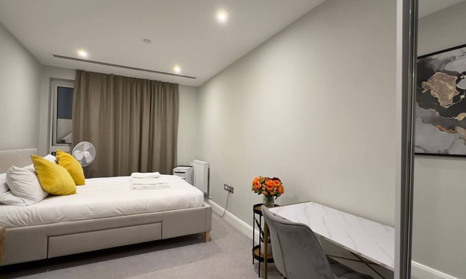 Nine Elms Apartment | Huge 3bath 2bedroom Family Home