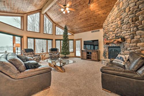 Bellaire House | Huge Bellaire Home on Cedar River Golf Course