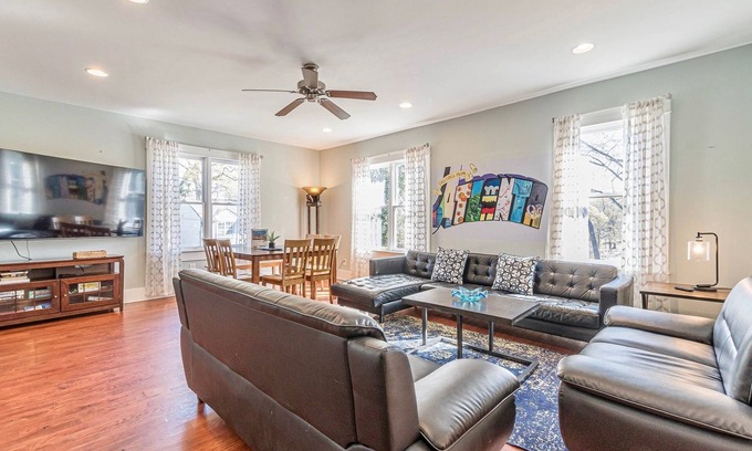 West End House | Huge Duplex Home with 9 bedrooms!