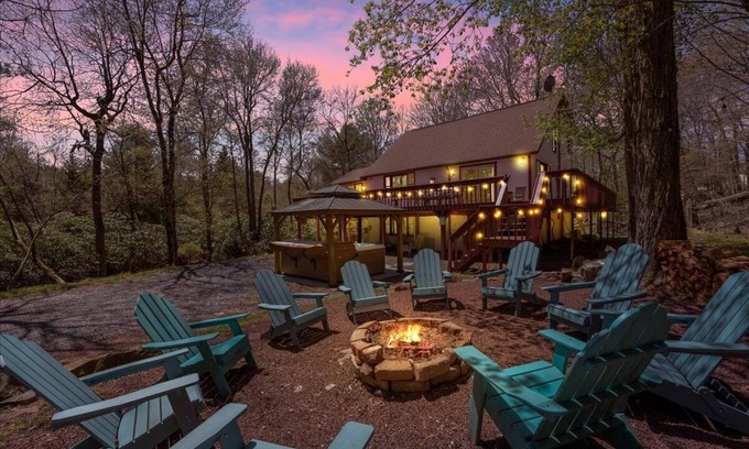 Lake Harmony Estates House | Huge Hot Tub - Game Room