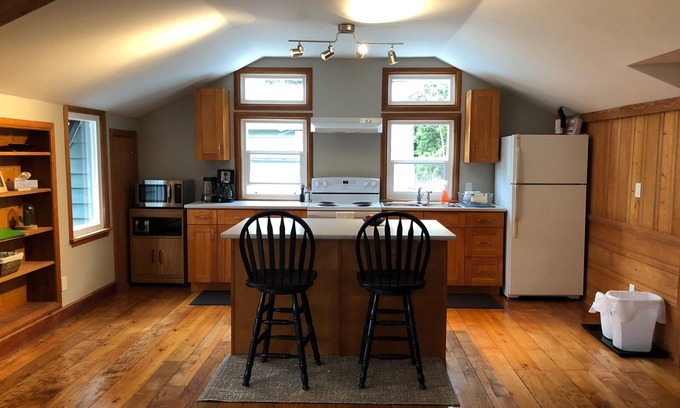 Roberts Creek House | Huge loft in the Heart of the Creek with forest and ocean views